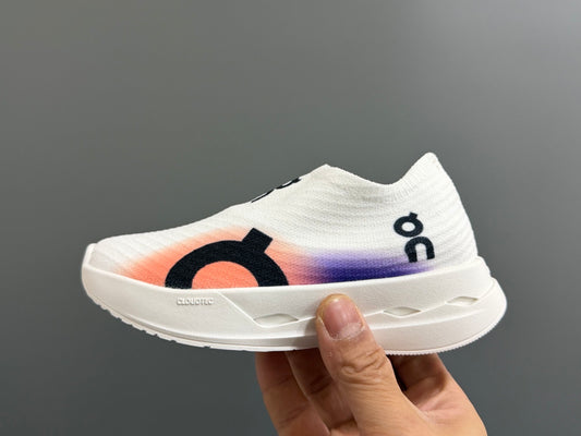 Tenis Deportivos On Running CloudTec - Blanco, Morado, Naranja y Negro (Niño)