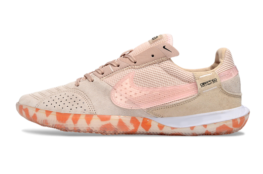 Tenis de Fútbol Nike Street Gato - Beige Claro / Rosa Pastel con Suela Translúcida y Patrón Estampado de Leopardo (Césped Interior / Futsal)