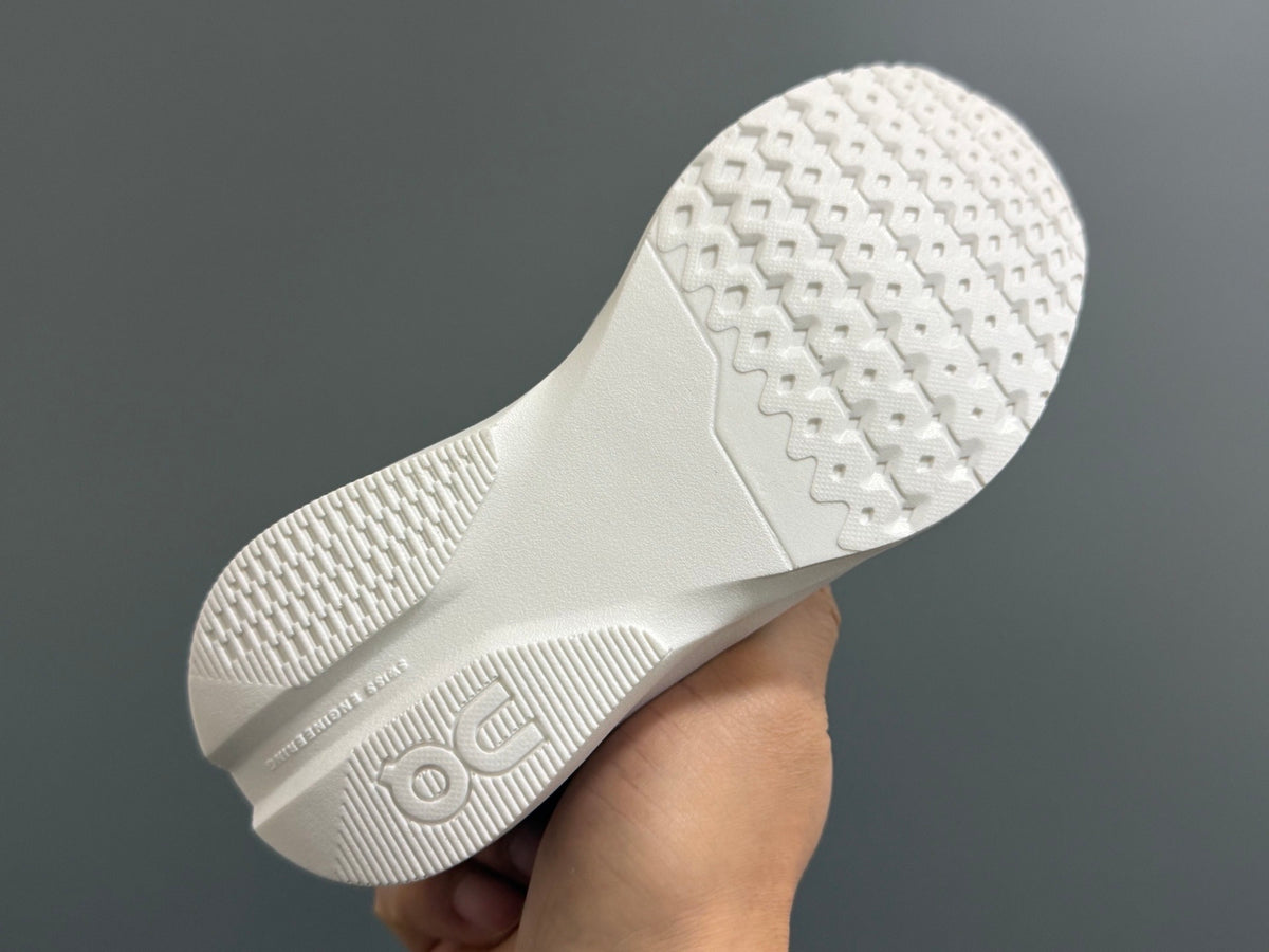 Tenis Deportivos On Running CloudTec - Negro y Blanco (Niño)