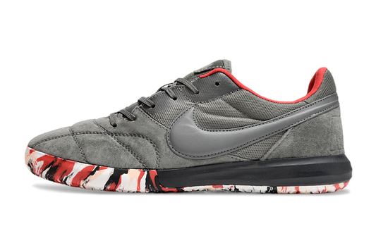 Tenis de Fútbol Nike Street Gato - Gris Oscuro / Antracita, Detalles en Rojo y Suela con Patrón Estampado de Camuflaje / Mármol (Rojo, Negro y Blanco) (Césped Interior / Futsal)
