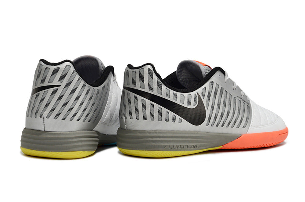 Tenis de Fútbol Nike Lunar Gato II - Gris y Blanco con Swoosh Negro y Suela Multicolor (Césped Interior / Futsal)