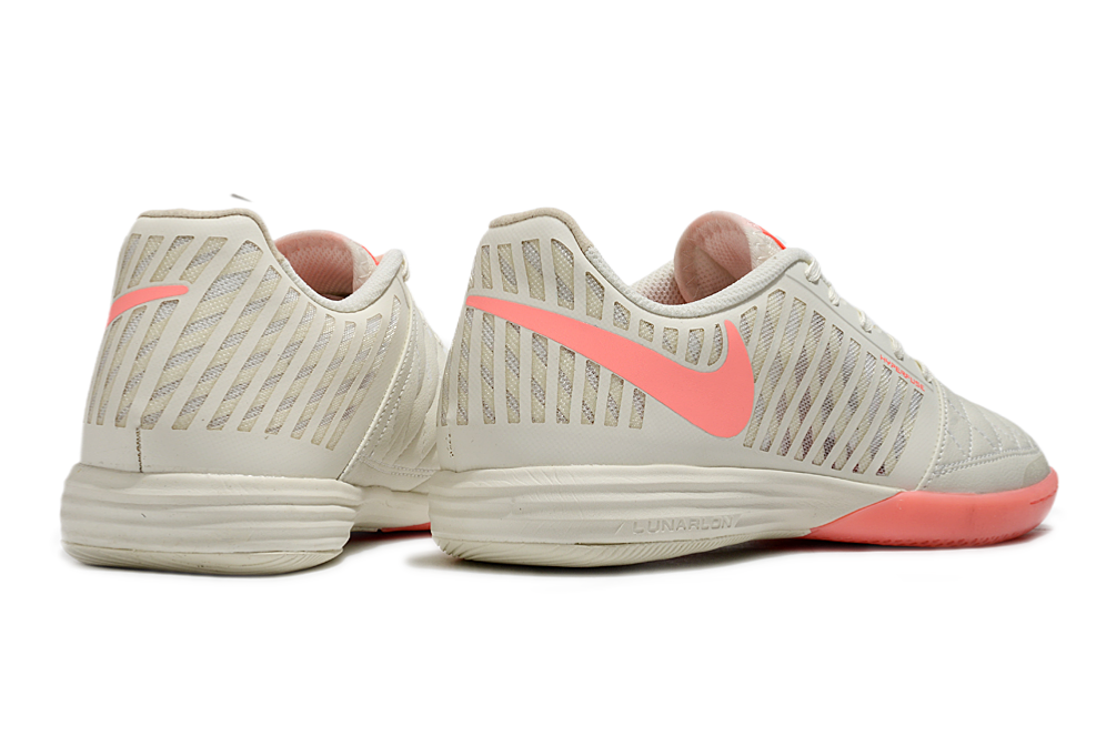 Tenis de Fútbol Nike Lunar Gato II - Beige y Coral con Swoosh Coral y Suela Coral (Césped Interior / Futsal)