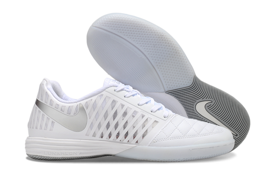 Tenis de Fútbol Nike Lunar Gato II - Blanco con Swoosh Plateado y Suela Blanca y Gris (Césped Interior / Futsal)