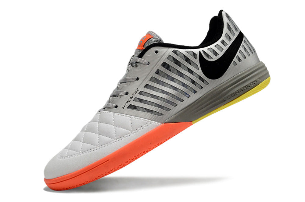 Tenis de Fútbol Nike Lunar Gato II - Gris y Blanco con Swoosh Negro y Suela Multicolor (Césped Interior / Futsal)