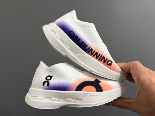 Tenis Deportivos On Running CloudTec - Blanco, Morado, Naranja y Negro (Niño)