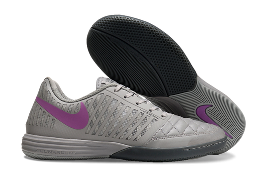 Tenis de Fútbol Nike Lunar Gato II - Gris con Swoosh Morado y Suela Gris y Negra (Césped Interior / Futsal)