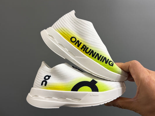 Tenis Deportivos On Running CloudTec - Blanco, Amarillo y Negro (Niño)