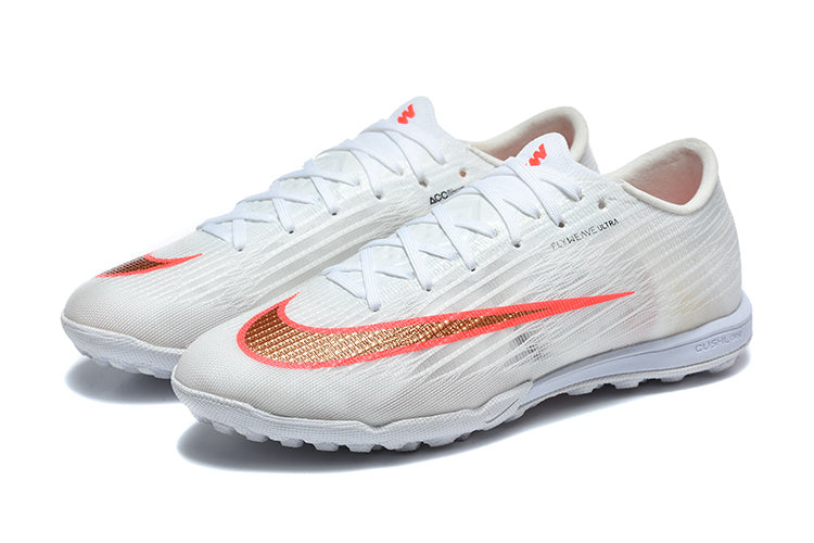 Tenis de Fútbol Nike Mercurial Vapor Academy TF - Blanco, Naranja y Dorado (Sintético / Turf)