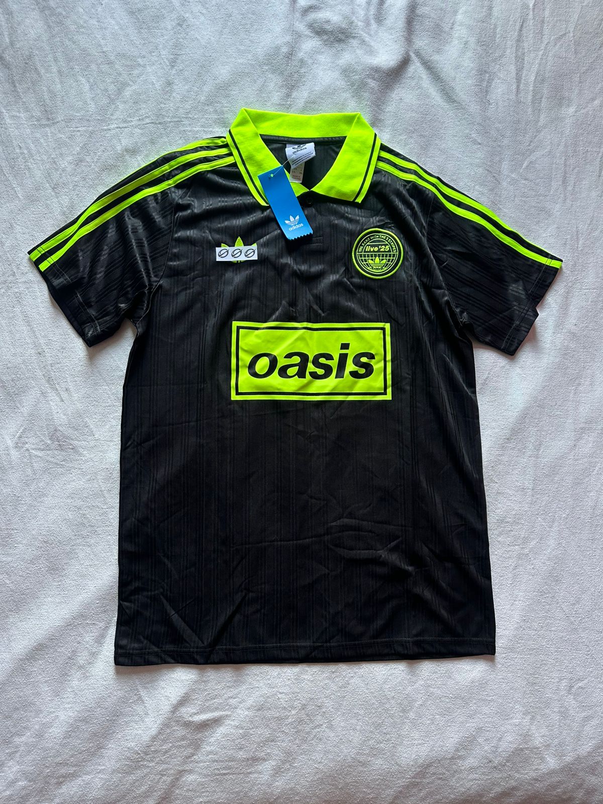 Camiseta Adidas X Oasis Negra con Amarillo Neón