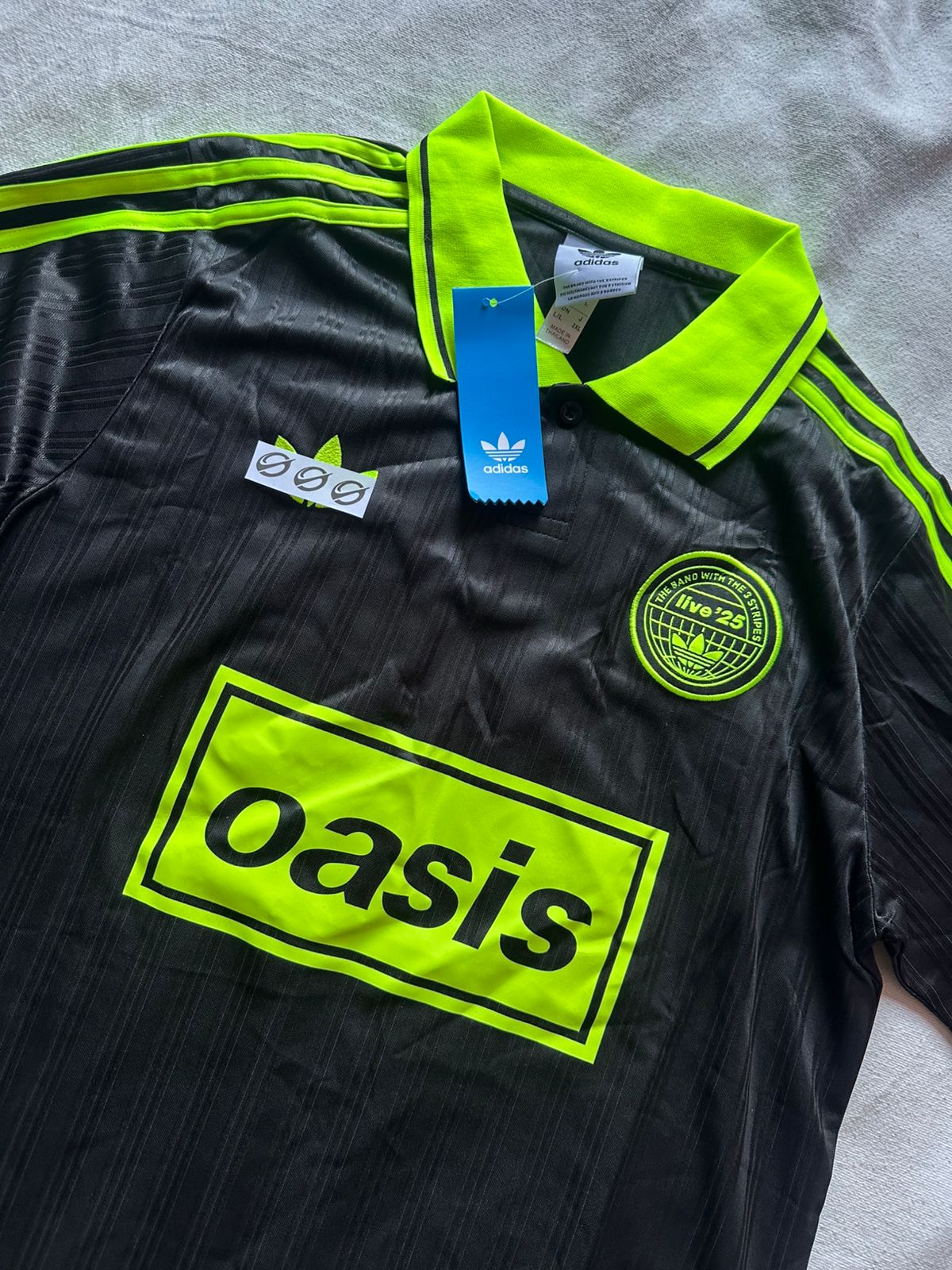 Camiseta Adidas X Oasis Negra con Amarillo Neón