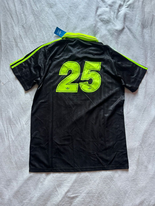 Camiseta Adidas X Oasis Negra con Amarillo Neón