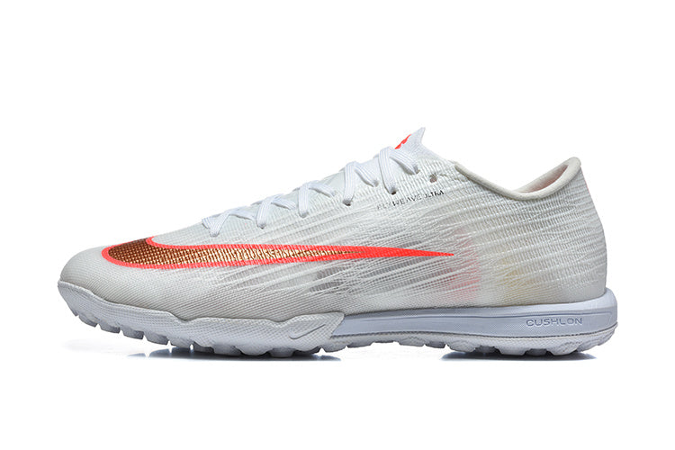 Tenis de Fútbol Nike Mercurial Vapor Academy TF - Blanco, Naranja y Dorado (Sintético / Turf)