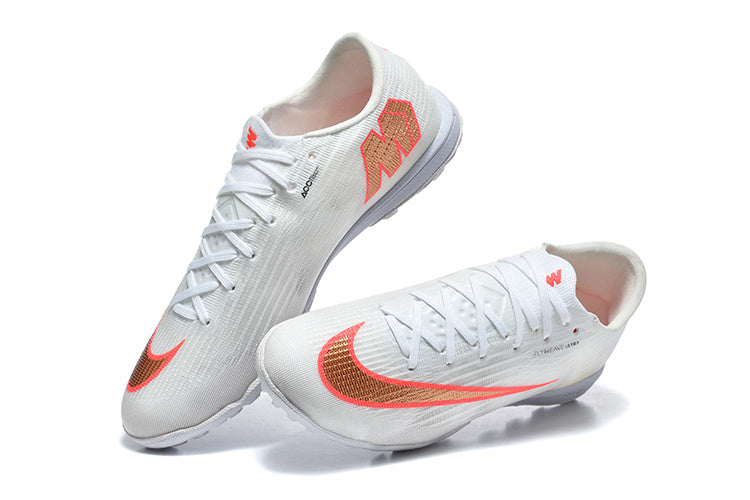 Tenis de Fútbol Nike Mercurial Vapor Academy TF - Blanco, Naranja y Dorado (Sintético / Turf)