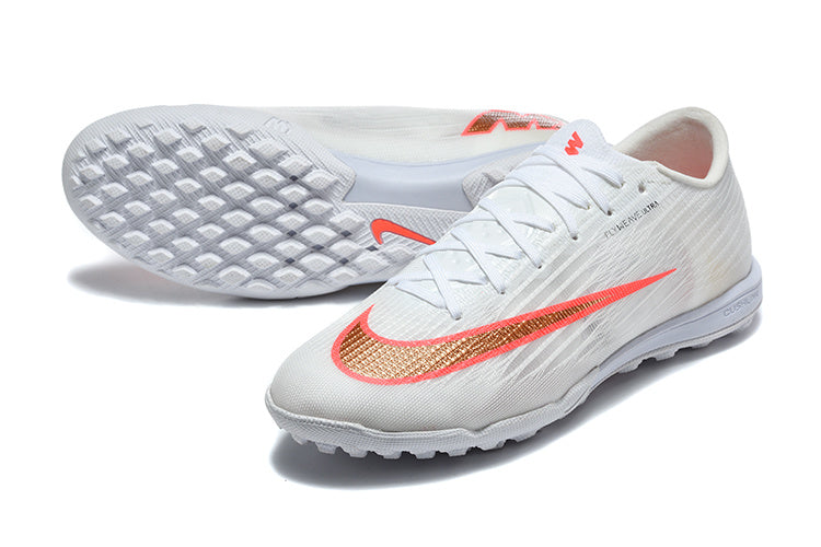 Tenis de Fútbol Nike Mercurial Vapor Academy TF - Blanco, Naranja y Dorado (Sintético / Turf)