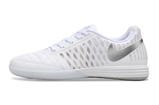 Tenis de Fútbol Nike Lunar Gato II - Blanco con Swoosh Plateado y Suela Blanca y Gris (Césped Interior / Futsal)