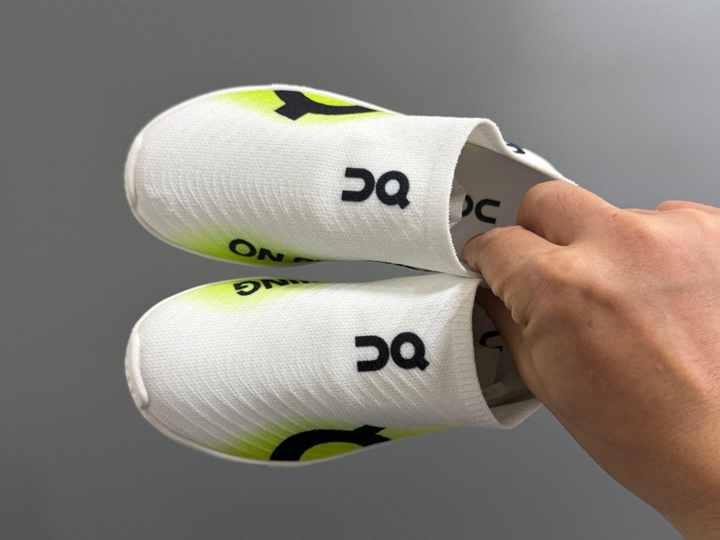 Tenis Deportivos On Running CloudTec - Blanco, Amarillo y Negro (Niño)