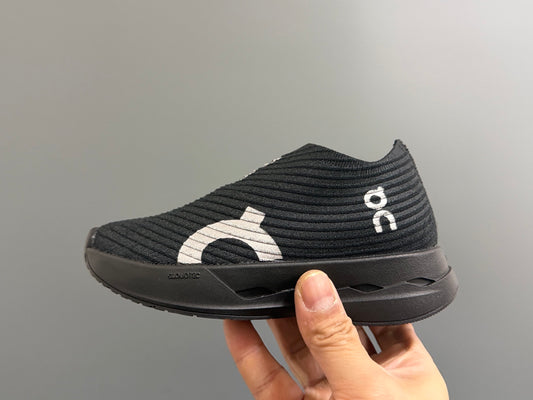 Tenis Deportivos On Running CloudTec - Negro Monocromático (Niño)