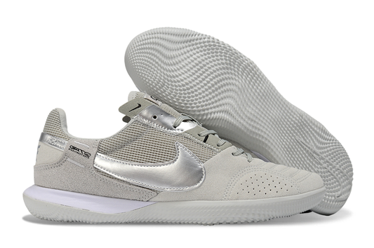 Tenis de Fútbol Nike Street Gato - Gris Claro y Plateado (Césped Interior / Futsal)