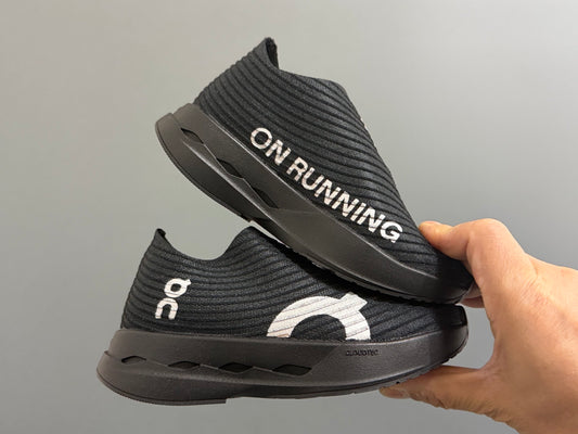 Tenis Deportivos On Running CloudTec - Negro Monocromático (Niño)
