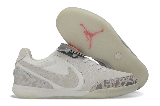 Tenis de Fútbol Jordan x Nike Premier 3 IC - Blanco y Gris con Estampado (Césped Interior / Futsal)